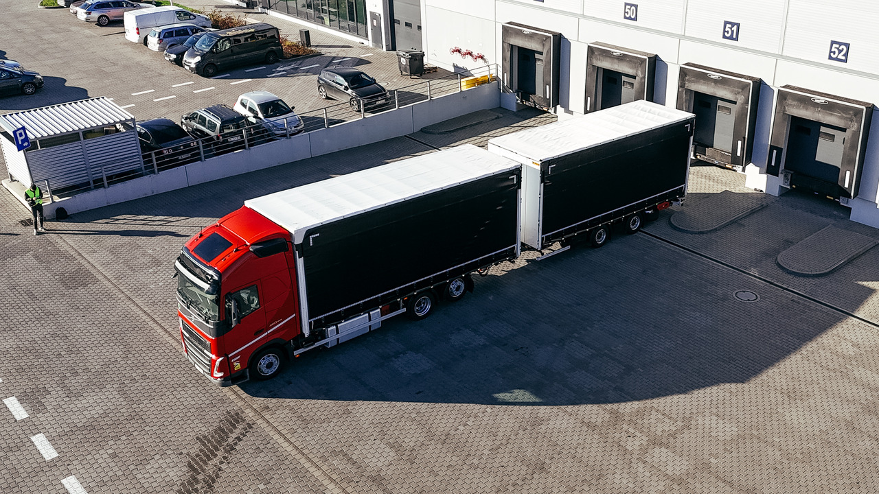 Volvo FH - Kravas automašīna ar tentu: foto 5 Volvo FH - Kravas automašīna ar tentu: foto 5