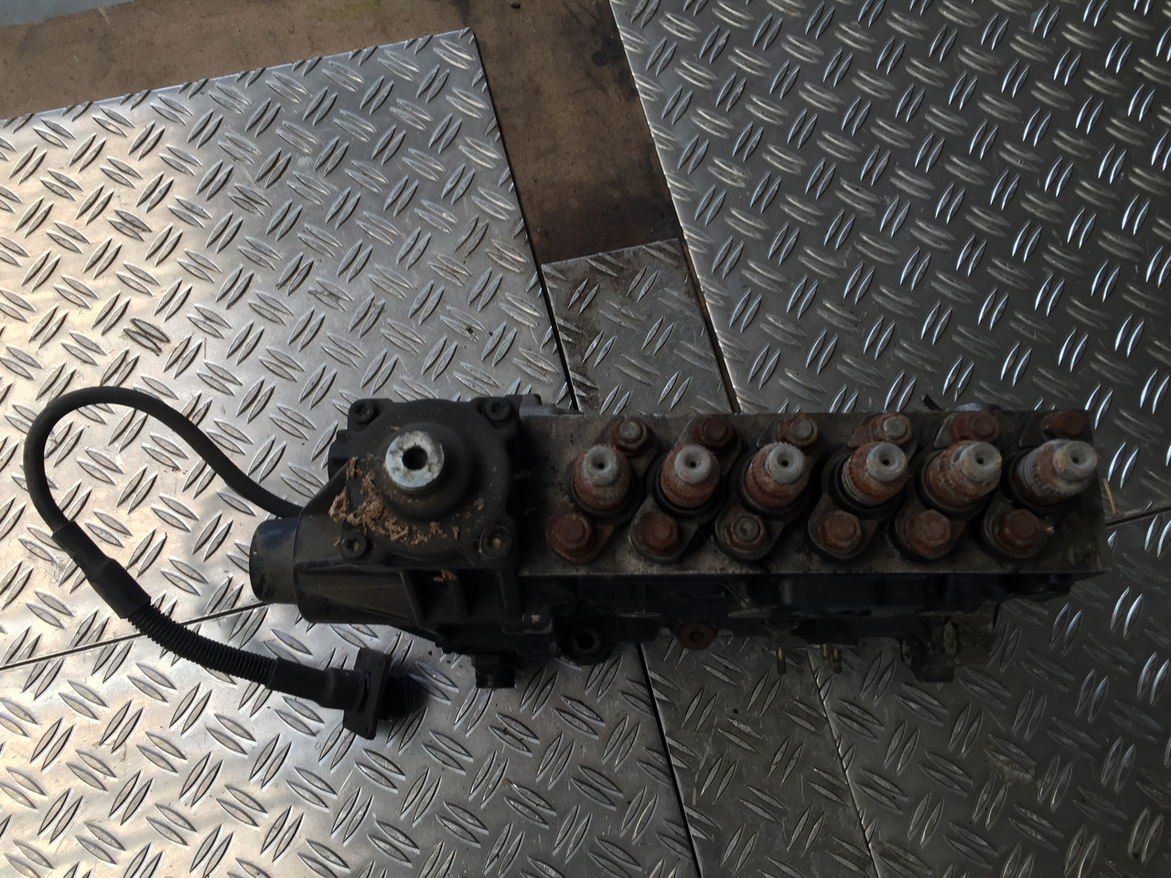 Degvielas sūknis - Kravas automašīna Gebrauchte Elektr. Einspritzpumpe MAN 19.403, F2000, Artikel - Nr. : 51.11103 - 7591: foto 10 Degvielas sūknis - Kravas automašīna Gebrauchte Elektr. Einspritzpumpe MAN 19.403, F2000, Artikel - Nr. : 51.11103 - 7591: foto 10