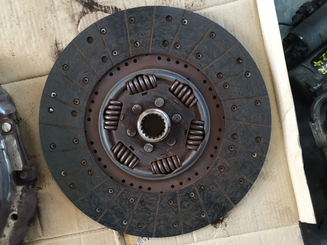 Gebrauchte Kupplungsscheibe MB Axor 1824, Motor Typ : OM 906 LA, Artikel - Nr. : A 021 250 67 03 - Sajūga disks - Kravas automašīna: foto 5 Gebrauchte Kupplungsscheibe MB Axor 1824, Motor Typ : OM 906 LA, Artikel - Nr. : A 021 250 67 03 - Sajūga disks - Kravas automašīna: foto 5