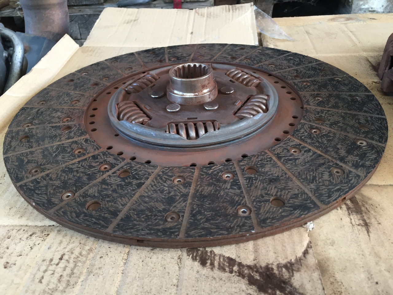 Gebrauchte Kupplungsscheibe MB Axor 1824, Motor Typ : OM 906 LA, Artikel - Nr. : A 021 250 67 03 - Sajūga disks - Kravas automašīna: foto 2 Gebrauchte Kupplungsscheibe MB Axor 1824, Motor Typ : OM 906 LA, Artikel - Nr. : A 021 250 67 03 - Sajūga disks - Kravas automašīna: foto 2