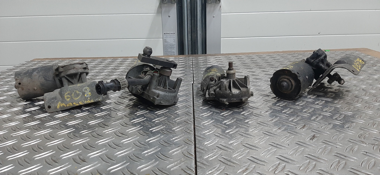 Gebrauchte Scheibenwischer - Motoren, MAN, DB, Artikel - Nr. : 81.99999 - 9999 - Stikla tīrītājs - Kravas automašīna: foto 2 Gebrauchte Scheibenwischer - Motoren, MAN, DB, Artikel - Nr. : 81.99999 - 9999 - Stikla tīrītājs - Kravas automašīna: foto 2