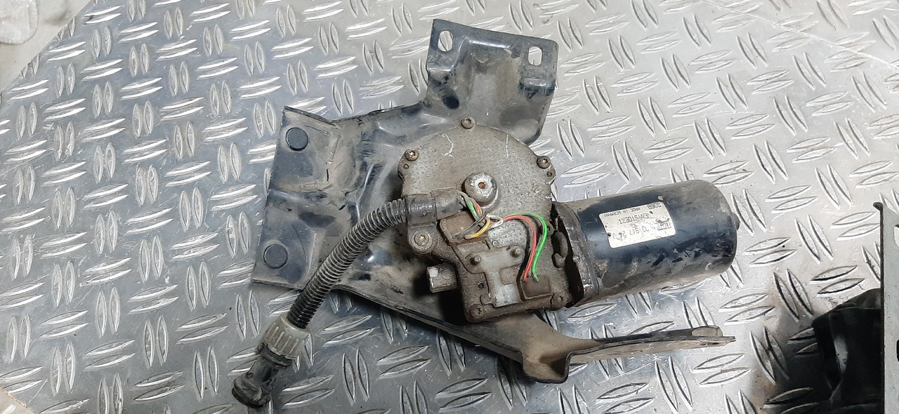 Gebrauchter DB 808 und MAN F 2000 Wischermotor mit Gestänge , Artikel - Nr. : 81.99999 - 9999 - Stikla tīrītājs - Kravas automašīna: foto 5 Gebrauchter DB 808 und MAN F 2000 Wischermotor mit Gestänge , Artikel - Nr. : 81.99999 - 9999 - Stikla tīrītājs - Kravas automašīna: foto 5