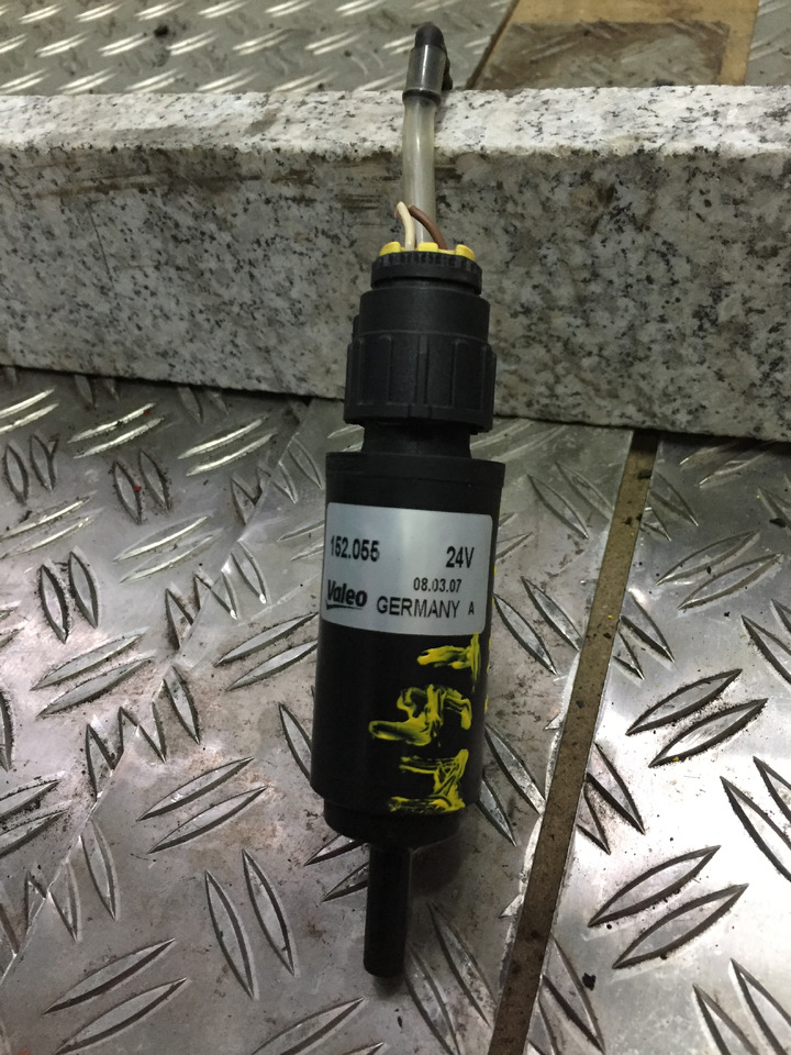 Gebrauchter Scheibenwaschmotor MAN TGM 15.280, Artikel - Nr.: 81.26485-6033 - Vējstikls - Kravas automašīna: foto 4 Gebrauchter Scheibenwaschmotor MAN TGM 15.280, Artikel - Nr.: 81.26485-6033 - Vējstikls - Kravas automašīna: foto 4