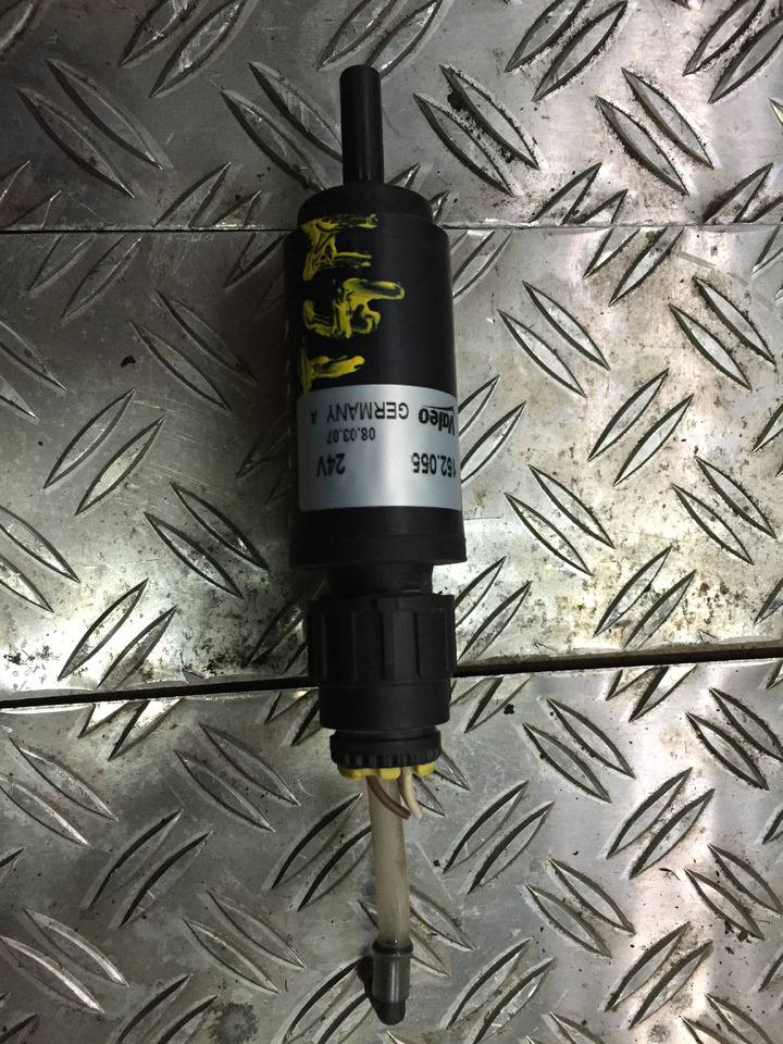 Gebrauchter Scheibenwaschmotor MAN TGM 15.280, Artikel - Nr.: 81.26485-6033 - Vējstikls - Kravas automašīna: foto 3 Gebrauchter Scheibenwaschmotor MAN TGM 15.280, Artikel - Nr.: 81.26485-6033 - Vējstikls - Kravas automašīna: foto 3