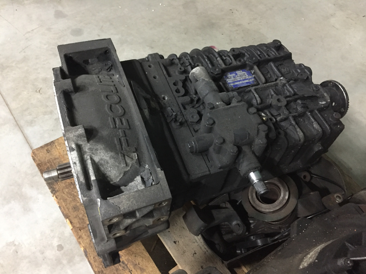 Gebrauchtes Getriebe MAN TGL 8.180, Typ : S6 - 850 TO LL, Artikel - Nr. : 81.32004 - 6139 - Pārnesumkārba - Kravas automašīna: foto 4 Gebrauchtes Getriebe MAN TGL 8.180, Typ : S6 - 850 TO LL, Artikel - Nr. : 81.32004 - 6139 - Pārnesumkārba - Kravas automašīna: foto 4