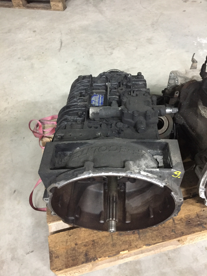 Gebrauchtes Getriebe MAN TGL 8.180, Typ : S6 - 850 TO LL, Artikel - Nr. : 81.32004 - 6139 - Pārnesumkārba - Kravas automašīna: foto 5 Gebrauchtes Getriebe MAN TGL 8.180, Typ : S6 - 850 TO LL, Artikel - Nr. : 81.32004 - 6139 - Pārnesumkārba - Kravas automašīna: foto 5