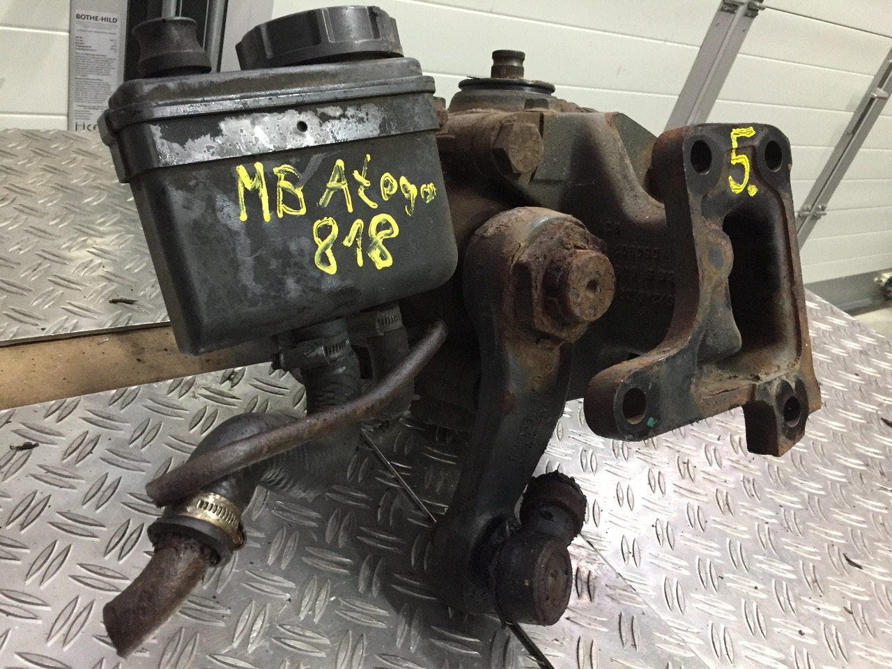 Gebrauchtes Lenkgetriebe DB Atego 818, Artikel - Nr.: A 970 460 08 00 - Stūres mehānisms - Kravas automašīna: foto 4 Gebrauchtes Lenkgetriebe DB Atego 818, Artikel - Nr.: A 970 460 08 00 - Stūres mehānisms - Kravas automašīna: foto 4