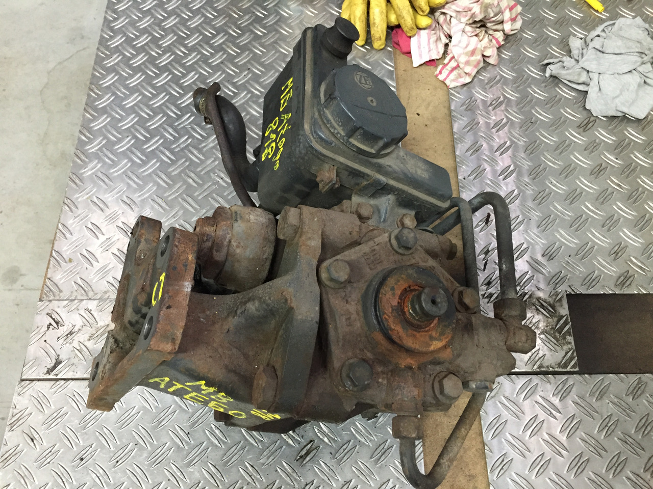 Gebrauchtes Lenkgetriebe DB Atego 818, Artikel - Nr.: A 970 460 08 00 - Stūres mehānisms - Kravas automašīna: foto 2 Gebrauchtes Lenkgetriebe DB Atego 818, Artikel - Nr.: A 970 460 08 00 - Stūres mehānisms - Kravas automašīna: foto 2