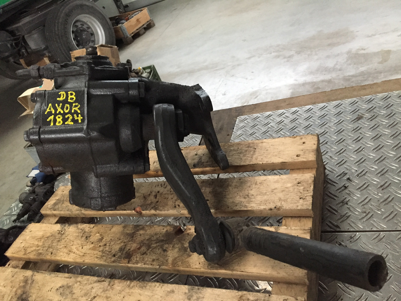 Gebrauchtes Lenkgetriebe LS 8 BK, DB 1824 Axor, Artikel - Nr.: A 940 460 33 00 - Stūres mehānisms - Kravas automašīna: foto 3 Gebrauchtes Lenkgetriebe LS 8 BK, DB 1824 Axor, Artikel - Nr.: A 940 460 33 00 - Stūres mehānisms - Kravas automašīna: foto 3