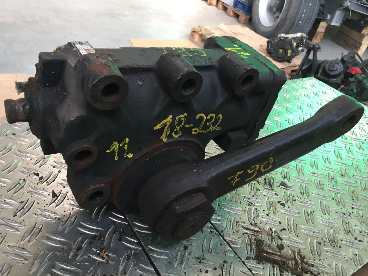 Gebrauchtes Lenkgetriebe MAN F 90, 18.232, Artikel - Nr.: 81.9999 - 9999 - Stūres mehānisms - Kravas automašīna: foto 3 Gebrauchtes Lenkgetriebe MAN F 90, 18.232, Artikel - Nr.: 81.9999 - 9999 - Stūres mehānisms - Kravas automašīna: foto 3