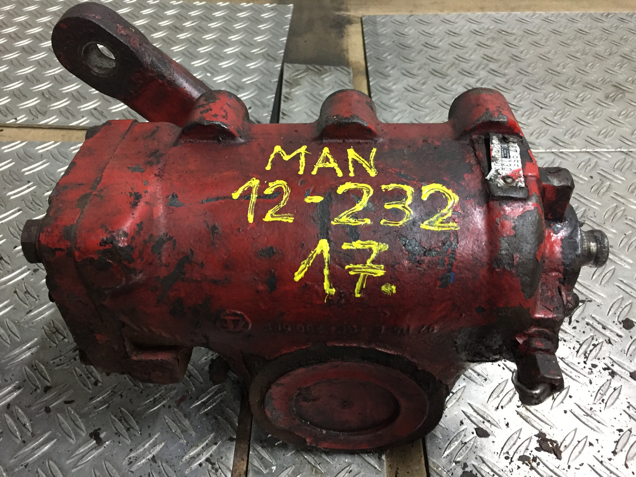 Gebrauchtes Lenkgetriebe MAN F90, 12.232, Artikel - Nr.: 81.9999 - 9999 - Stūres mehānisms - Kravas automašīna: foto 1 Gebrauchtes Lenkgetriebe MAN F90, 12.232, Artikel - Nr.: 81.9999 - 9999 - Stūres mehānisms - Kravas automašīna: foto 1