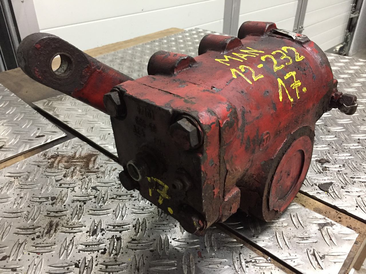 Gebrauchtes Lenkgetriebe MAN F90, 12.232, Artikel - Nr.: 81.9999 - 9999 - Stūres mehānisms - Kravas automašīna: foto 2 Gebrauchtes Lenkgetriebe MAN F90, 12.232, Artikel - Nr.: 81.9999 - 9999 - Stūres mehānisms - Kravas automašīna: foto 2