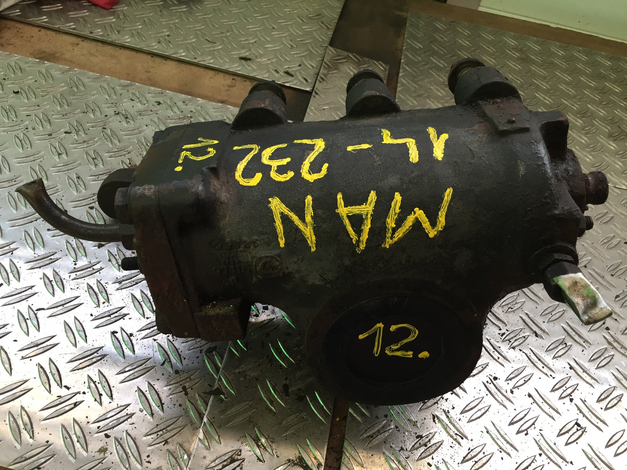 Gebrauchtes Lenkgetriebe MAN F90, 14.232, Artikel - Nr.: 81.9999 - 9999 - Stūres mehānisms - Kravas automašīna: foto 3 Gebrauchtes Lenkgetriebe MAN F90, 14.232, Artikel - Nr.: 81.9999 - 9999 - Stūres mehānisms - Kravas automašīna: foto 3