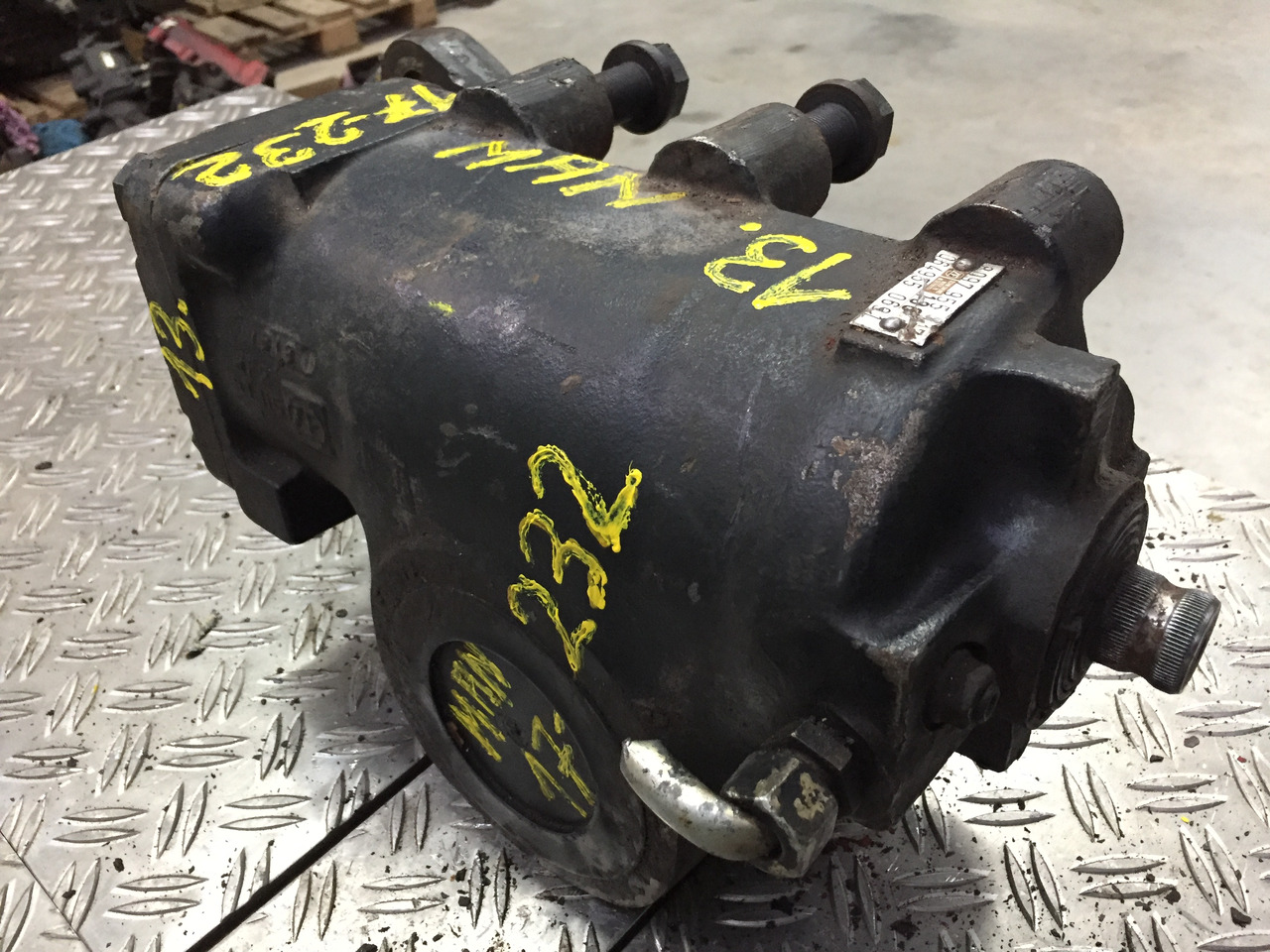 Gebrauchtes Lenkgetriebe MAN F90, 17.232, Artikel - Nr.: 81.9999 - 9999 - Stūres mehānisms - Kravas automašīna: foto 3 Gebrauchtes Lenkgetriebe MAN F90, 17.232, Artikel - Nr.: 81.9999 - 9999 - Stūres mehānisms - Kravas automašīna: foto 3