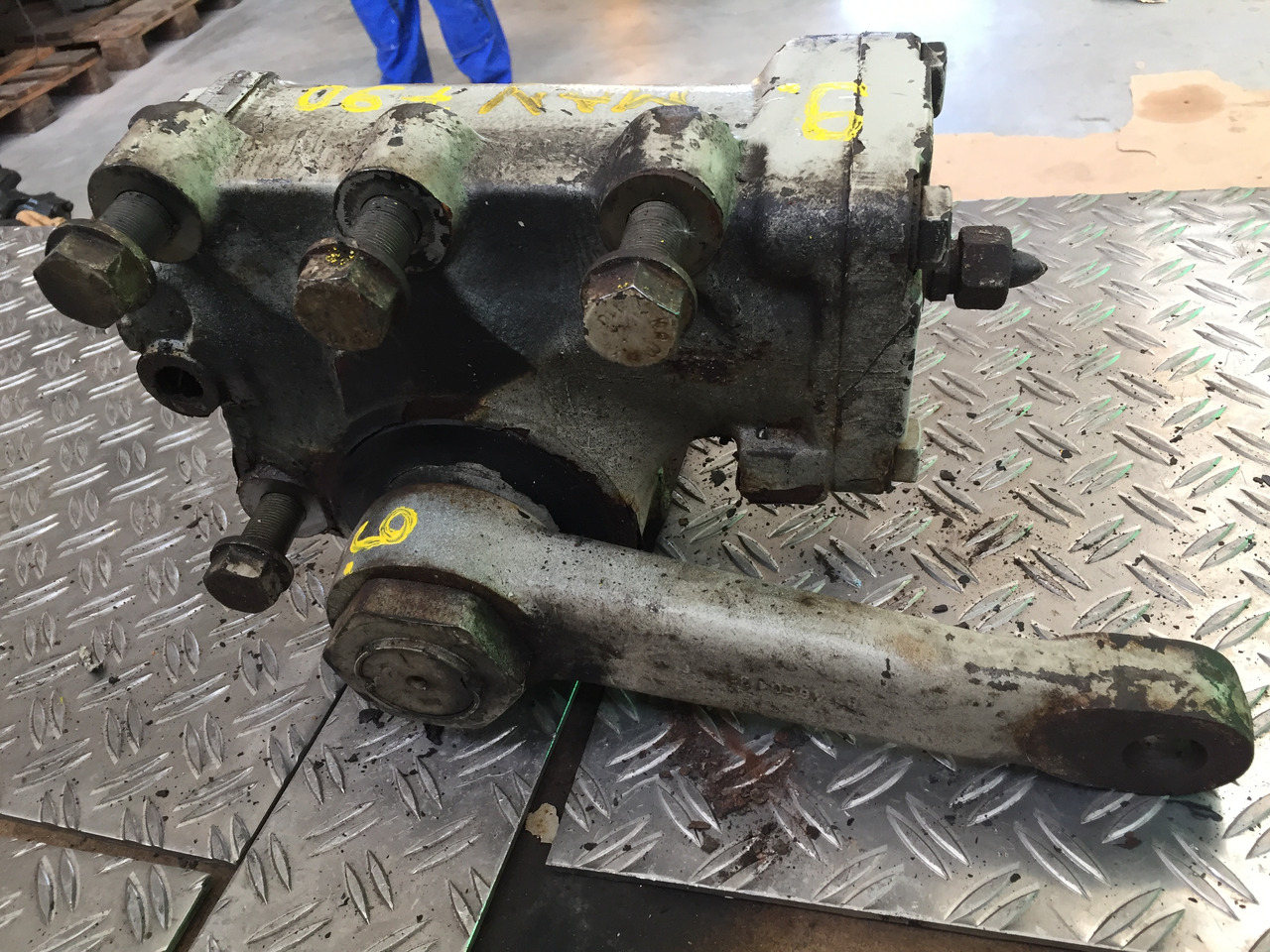 Gebrauchtes Lenkgetriebe MAN F90, 17.232, Artikel - Nr.: 81.9999 - 9999 - Stūres mehānisms - Kravas automašīna: foto 1 Gebrauchtes Lenkgetriebe MAN F90, 17.232, Artikel - Nr.: 81.9999 - 9999 - Stūres mehānisms - Kravas automašīna: foto 1