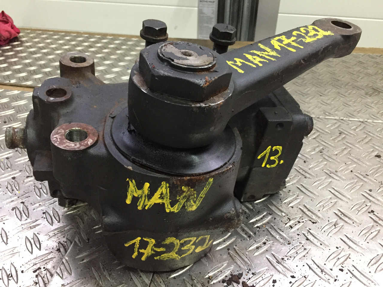 Gebrauchtes Lenkgetriebe MAN F90, 17.232, Artikel - Nr.: 81.9999 - 9999 - Stūres mehānisms - Kravas automašīna: foto 1 Gebrauchtes Lenkgetriebe MAN F90, 17.232, Artikel - Nr.: 81.9999 - 9999 - Stūres mehānisms - Kravas automašīna: foto 1