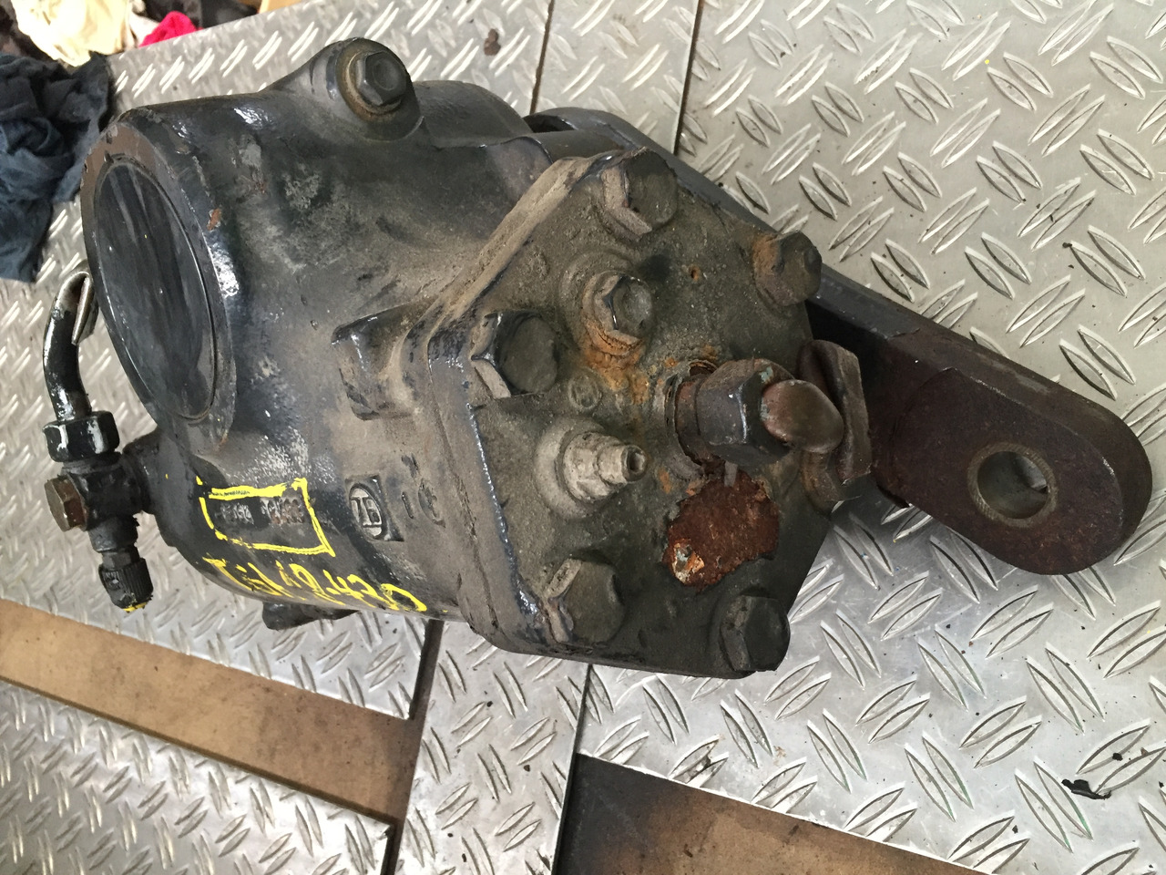 Gebrauchtes Lenkgetriebe MAN TGA 18.430, Artikel - Nr.: 81.46200-6410 - Stūres mehānisms - Kravas automašīna: foto 3 Gebrauchtes Lenkgetriebe MAN TGA 18.430, Artikel - Nr.: 81.46200-6410 - Stūres mehānisms - Kravas automašīna: foto 3