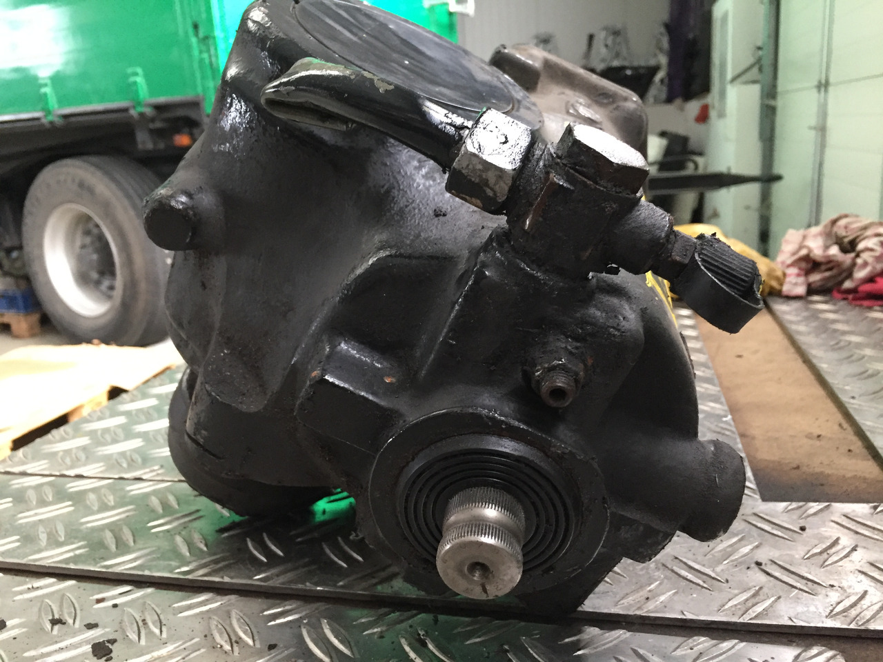 Gebrauchtes Lenkgetriebe MAN TGA 18.430, Artikel - Nr.: 81.46200-6410 - Stūres mehānisms - Kravas automašīna: foto 4 Gebrauchtes Lenkgetriebe MAN TGA 18.430, Artikel - Nr.: 81.46200-6410 - Stūres mehānisms - Kravas automašīna: foto 4