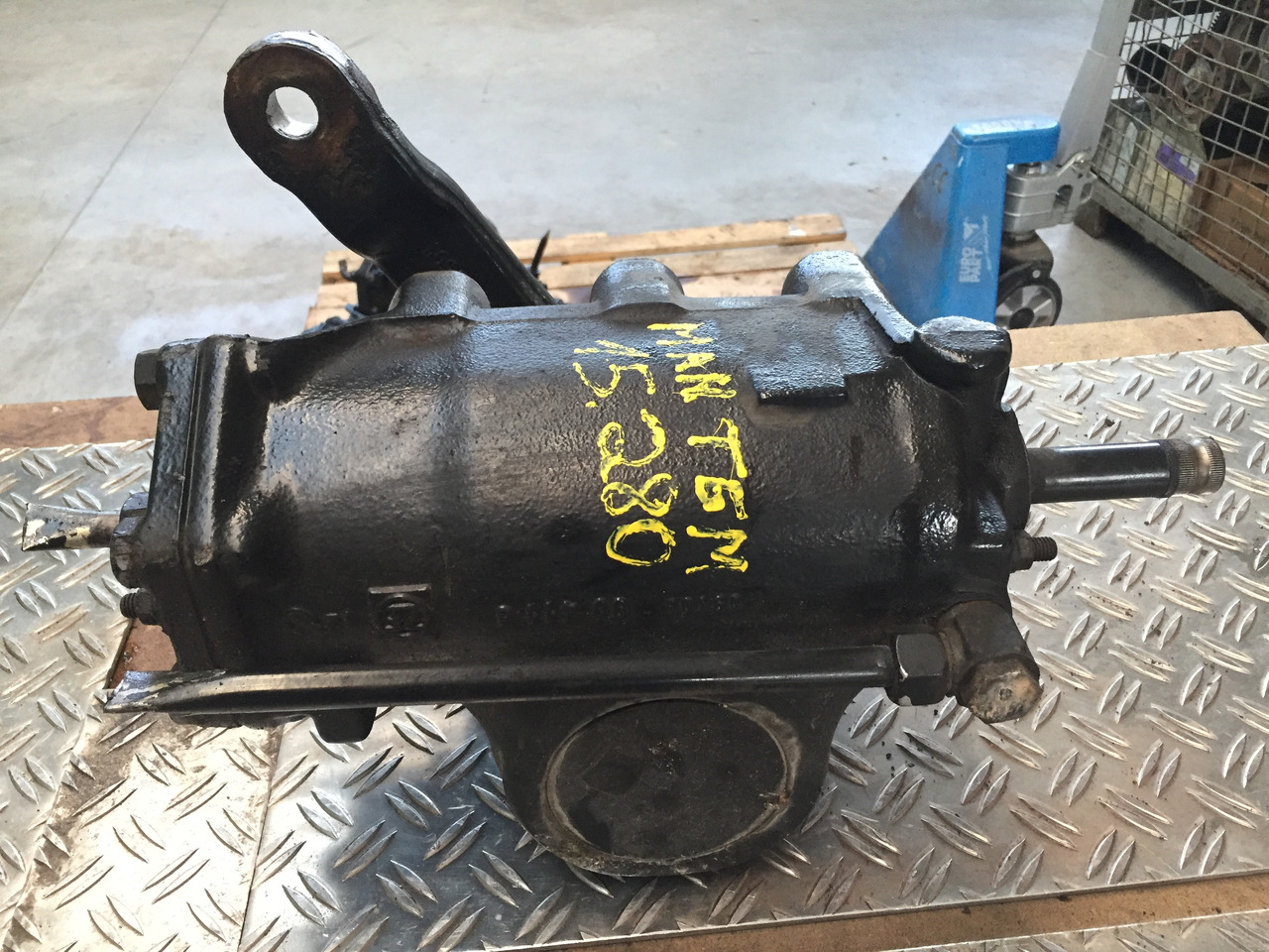 Gebrauchtes Lenkgetriebe, MAN TGM 15.280, Artikel - Nr. : 85.46200 - 6019 - Stūres mehānisms - Kravas automašīna: foto 1 Gebrauchtes Lenkgetriebe, MAN TGM 15.280, Artikel - Nr. : 85.46200 - 6019 - Stūres mehānisms - Kravas automašīna: foto 1