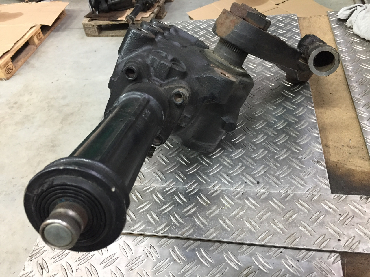 Gebrauchtes Lenkgetriebe MAN TGX 26.480 XXL, Artikel - Nr.: 81.46200 - 6541 - Stūres mehānisms - Kravas automašīna: foto 3 Gebrauchtes Lenkgetriebe MAN TGX 26.480 XXL, Artikel - Nr.: 81.46200 - 6541 - Stūres mehānisms - Kravas automašīna: foto 3