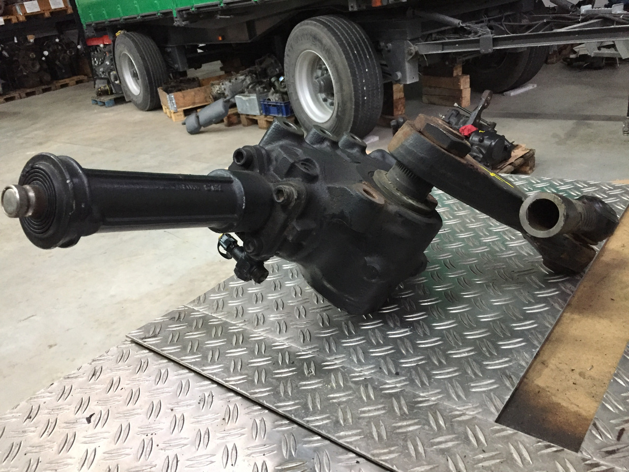 Gebrauchtes Lenkgetriebe MAN TGX 26.480 XXL, Artikel - Nr.: 81.46200 - 6541 - Stūres mehānisms - Kravas automašīna: foto 4 Gebrauchtes Lenkgetriebe MAN TGX 26.480 XXL, Artikel - Nr.: 81.46200 - 6541 - Stūres mehānisms - Kravas automašīna: foto 4