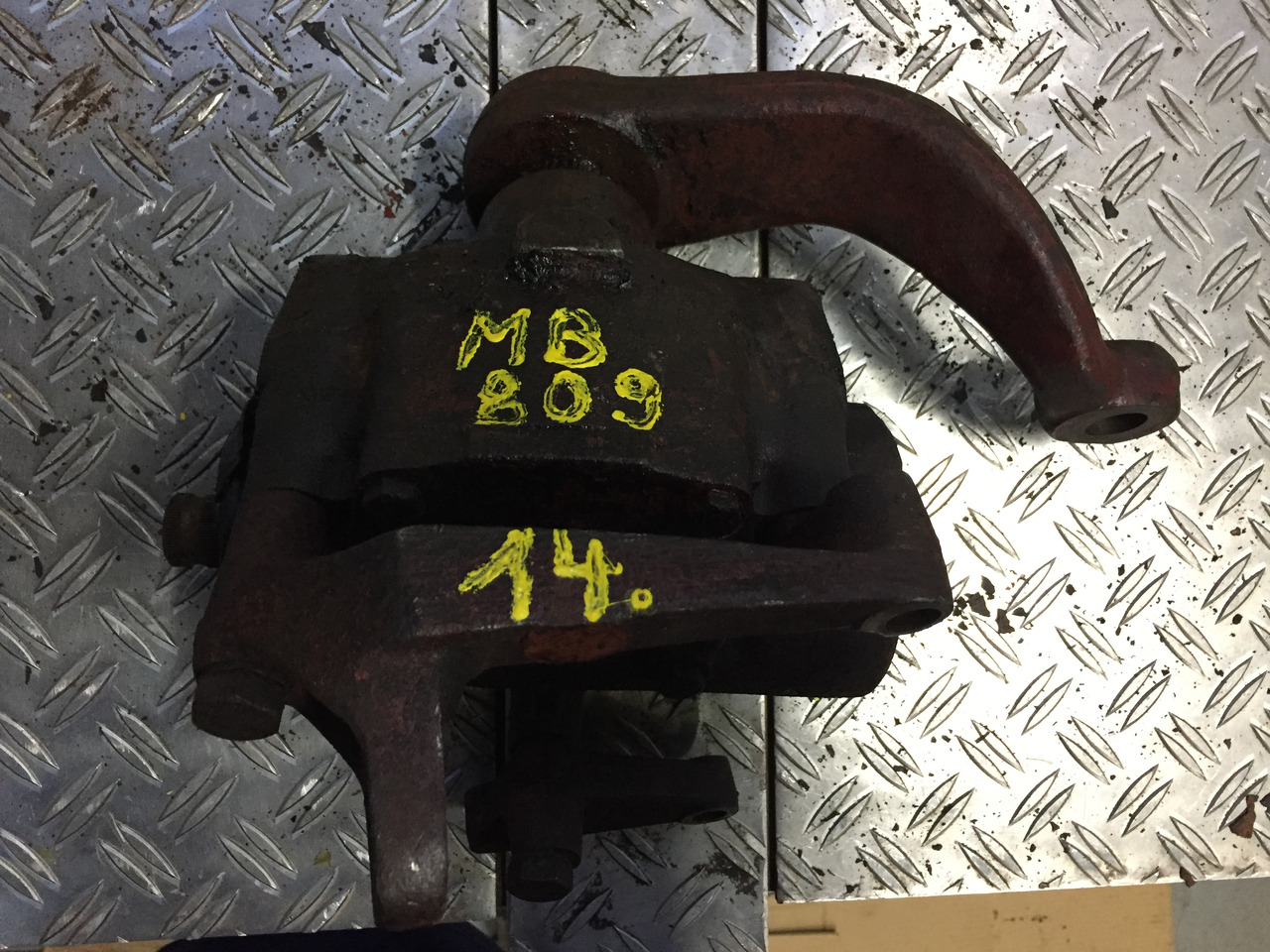 Gebrauchtes Lenkgetriebe MB 809 D, Typ LS 3 D, Artikel - Nr.: A 670 460 00 01 - Stūres mehānisms - Kravas automašīna: foto 1 Gebrauchtes Lenkgetriebe MB 809 D, Typ LS 3 D, Artikel - Nr.: A 670 460 00 01 - Stūres mehānisms - Kravas automašīna: foto 1