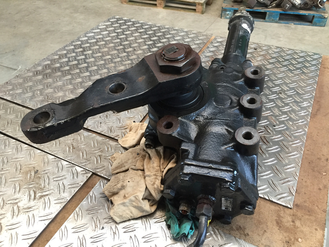 Gebrauchtes Lenkgetriebe, mechanisch, MAN TGA 26.440 XXL, Artikel - Nr. : 81.46200 - 6427 - Stūres mehānisms - Kravas automašīna: foto 1 Gebrauchtes Lenkgetriebe, mechanisch, MAN TGA 26.440 XXL, Artikel - Nr. : 81.46200 - 6427 - Stūres mehānisms - Kravas automašīna: foto 1