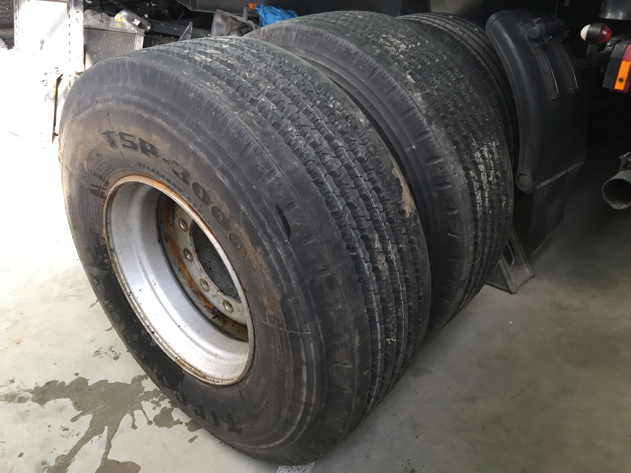 Neue Reifen, Firestone TSP - 3000, Größe : 425 / 65 R x 22,5 - 2 Stück mit Felgen - Riepa - Kravas automašīna: foto 3 Neue Reifen, Firestone TSP - 3000, Größe : 425 / 65 R x 22,5 - 2 Stück mit Felgen - Riepa - Kravas automašīna: foto 3