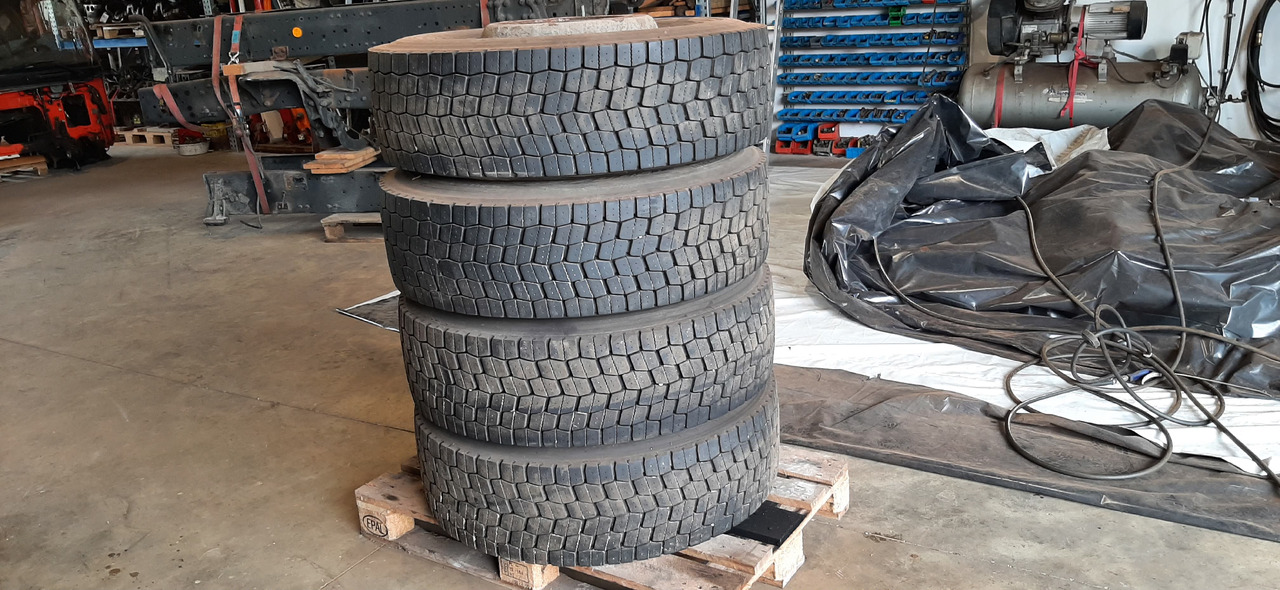 Neuwertige Dunlopp Reifen mit Felgen, 315 / 70 R22,5 Artikel - Nr. : 81.99999 - 9999 - Riepa - Kravas automašīna: foto 1 Neuwertige Dunlopp Reifen mit Felgen, 315 / 70 R22,5 Artikel - Nr. : 81.99999 - 9999 - Riepa - Kravas automašīna: foto 1