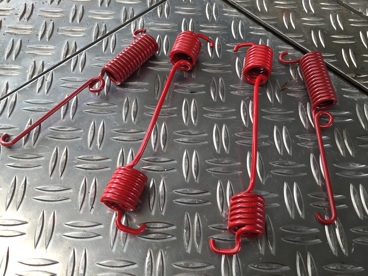 Neuwertige MAN L 2000 Zugfeder, Hinterachse Bremse , Artikel - Nr. : 81.97610 - 0224 - Piekare - Kravas automašīna: foto 1 Neuwertige MAN L 2000 Zugfeder, Hinterachse Bremse , Artikel - Nr. : 81.97610 - 0224 - Piekare - Kravas automašīna: foto 1