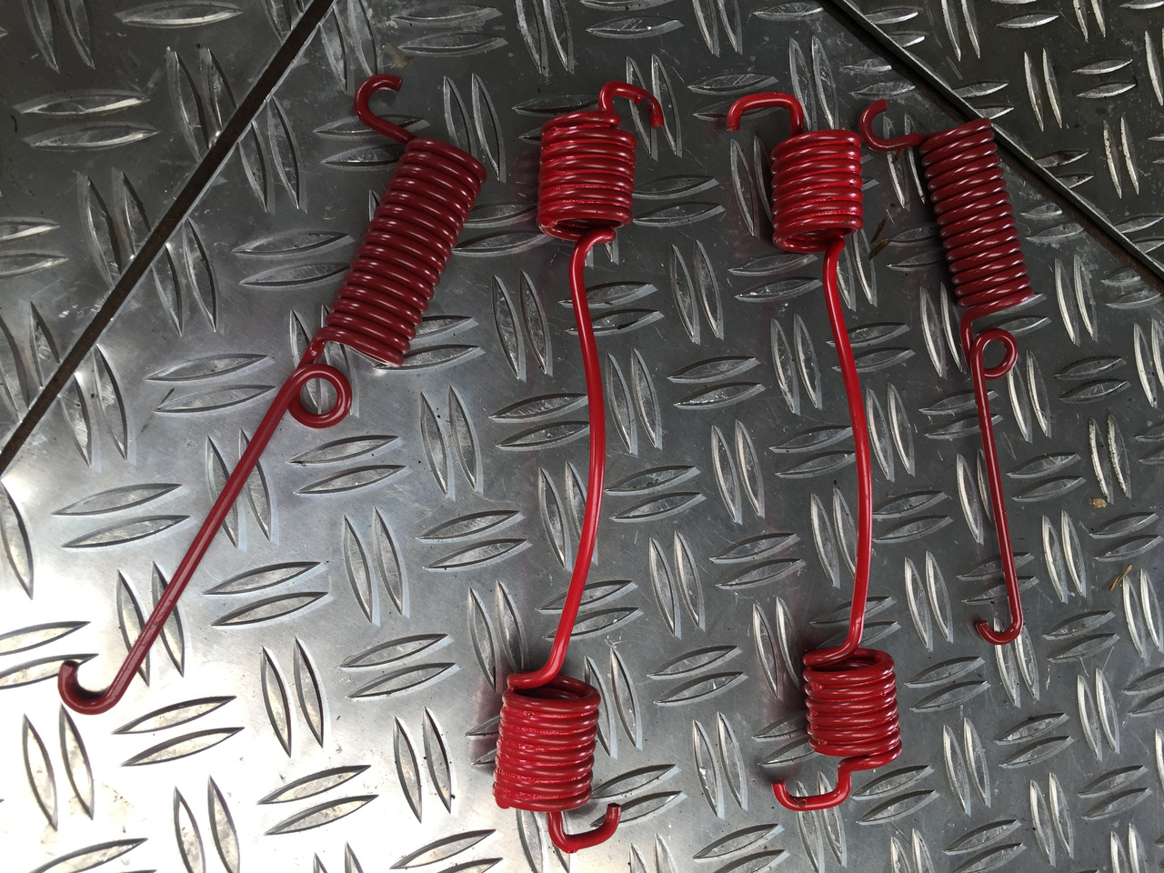 Neuwertige MAN L 2000 Zugfeder, Hinterachse Bremse , Artikel - Nr. : 81.97610 - 0224 - Piekare - Kravas automašīna: foto 2 Neuwertige MAN L 2000 Zugfeder, Hinterachse Bremse , Artikel - Nr. : 81.97610 - 0224 - Piekare - Kravas automašīna: foto 2