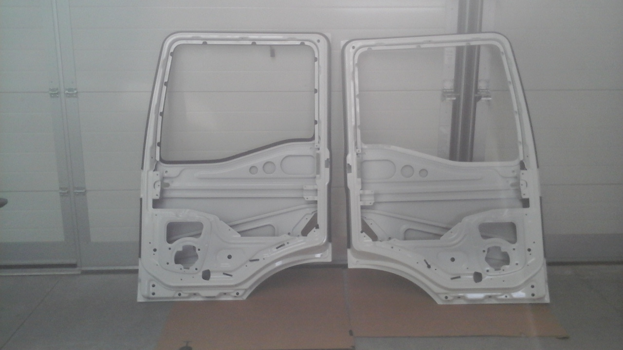 Neuwertige Türen, links und rechts, MAN TGM / TG3 15.290 Rohtüre, Artikel - Nr: 81.62600 - 4143 / 44 - Durvis un rezerves daļas - Kravas automašīna: foto 4 Neuwertige Türen, links und rechts, MAN TGM / TG3 15.290 Rohtüre, Artikel - Nr: 81.62600 - 4143 / 44 - Durvis un rezerves daļas - Kravas automašīna: foto 4