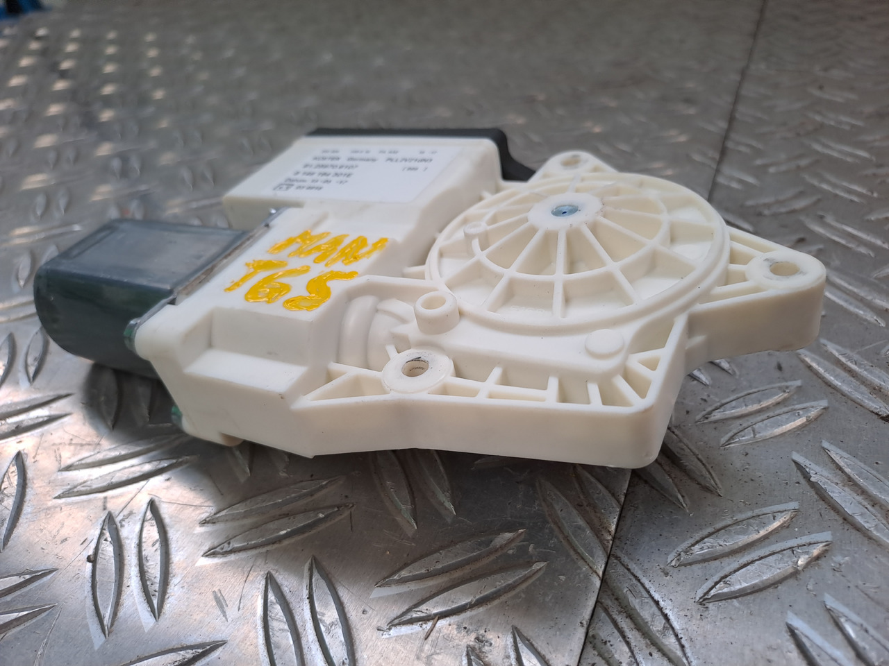 Neuwertiger MAN TGS Elektromotor Fensterheber links, Artikel - Nr. : 81.25970 - 6107 - Logu pacēlājs - Kravas automašīna: foto 5 Neuwertiger MAN TGS Elektromotor Fensterheber links, Artikel - Nr. : 81.25970 - 6107 - Logu pacēlājs - Kravas automašīna: foto 5