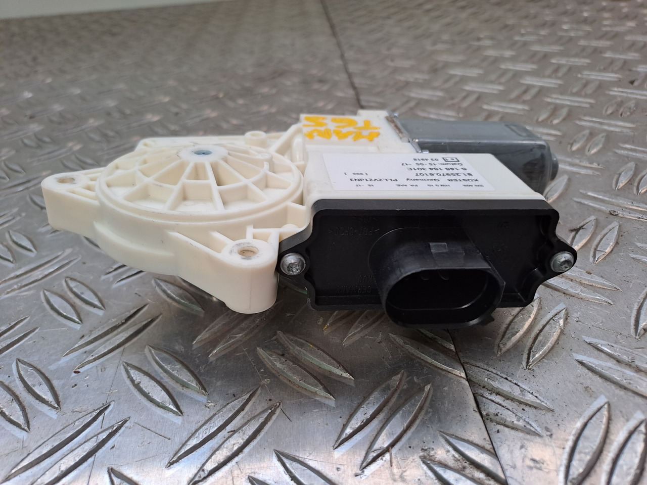 Neuwertiger MAN TGS Elektromotor Fensterheber links, Artikel - Nr. : 81.25970 - 6107 - Logu pacēlājs - Kravas automašīna: foto 2 Neuwertiger MAN TGS Elektromotor Fensterheber links, Artikel - Nr. : 81.25970 - 6107 - Logu pacēlājs - Kravas automašīna: foto 2