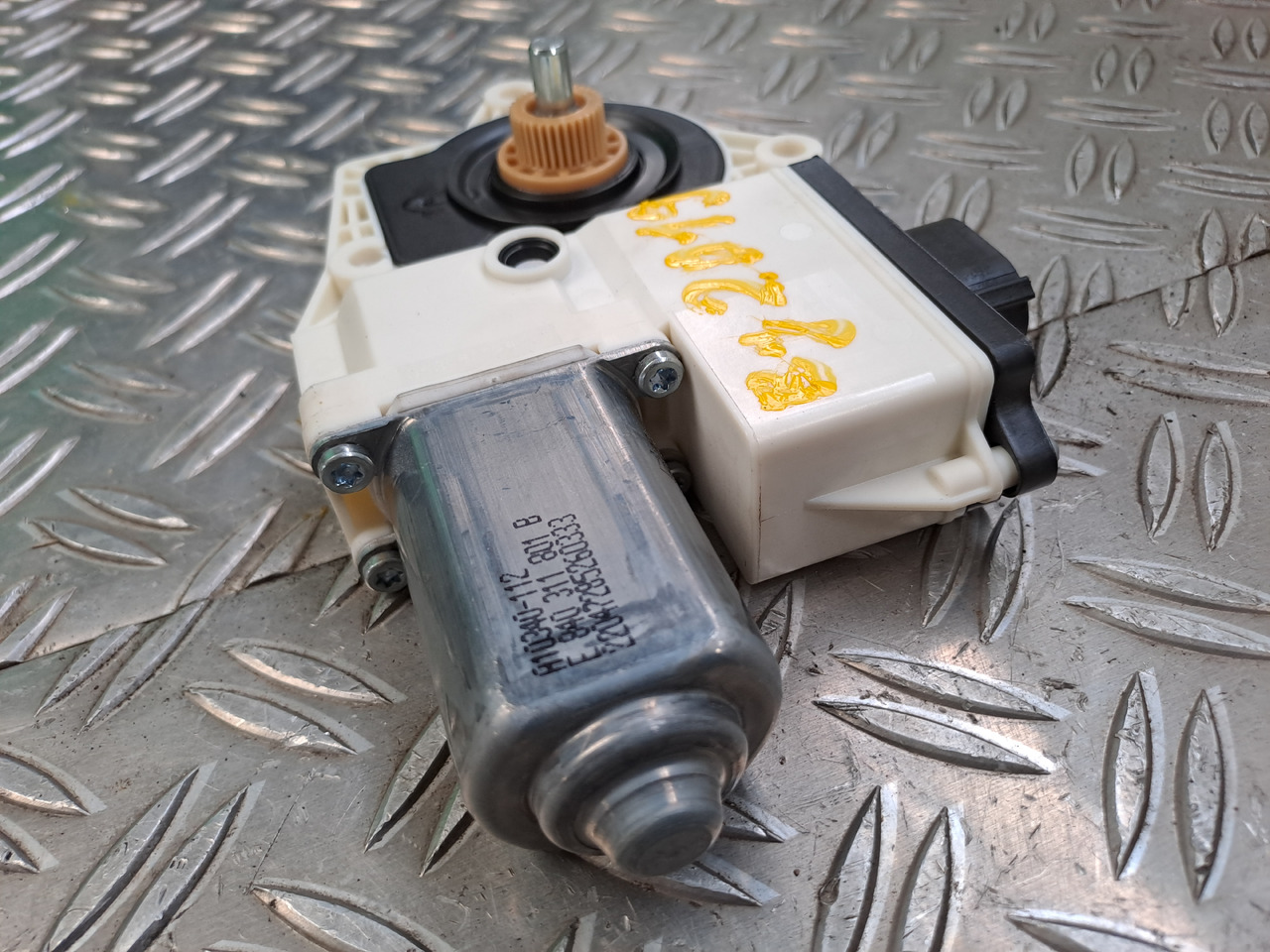 Neuwertiger MAN TGS Elektromotor Fensterheber links, Artikel - Nr. : 81.25970 - 6107 - Logu pacēlājs - Kravas automašīna: foto 4 Neuwertiger MAN TGS Elektromotor Fensterheber links, Artikel - Nr. : 81.25970 - 6107 - Logu pacēlājs - Kravas automašīna: foto 4