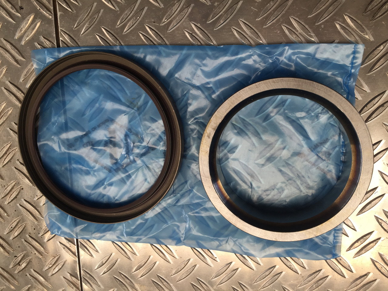 Neuwertiges MAN TGA, F 2000 Achsgetriebe, Reparatursatz, Artikel - Nr. : 81.35710 - 6016 - Pārnesumkārba un rezerves daļas - Kravas automašīna: foto 1 Neuwertiges MAN TGA, F 2000 Achsgetriebe, Reparatursatz, Artikel - Nr. : 81.35710 - 6016 - Pārnesumkārba un rezerves daļas - Kravas automašīna: foto 1