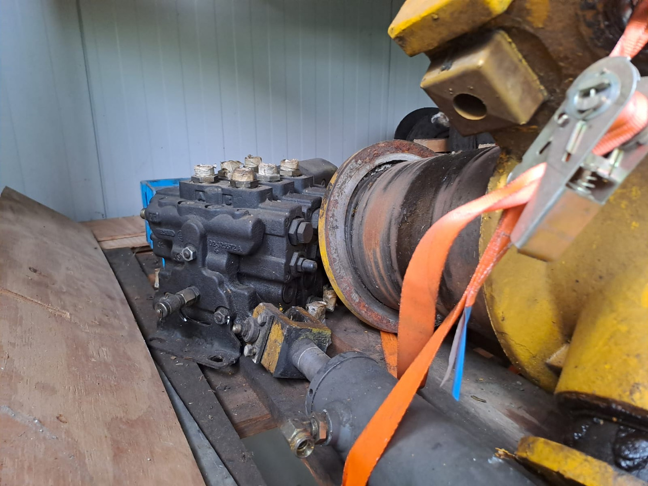 VOLVO L 40 B Drehbock / Drehdurchführung - Hidraulika - Celtniecības tehnika: foto 4 VOLVO L 40 B Drehbock / Drehdurchführung - Hidraulika - Celtniecības tehnika: foto 4