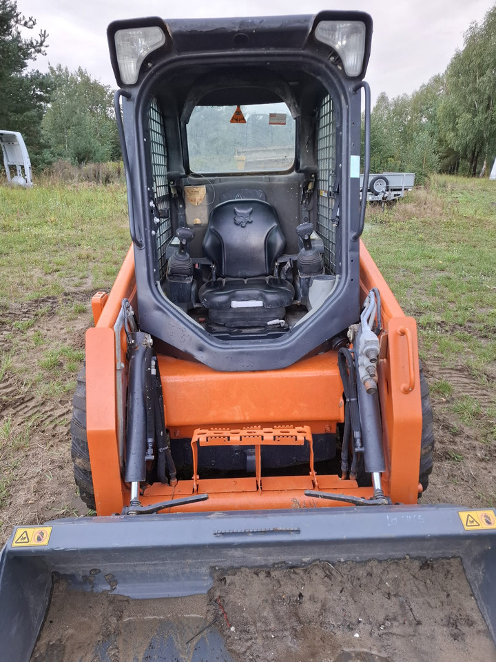 BOBCAT S450 - Kompaktiekrāvējs: foto 3 BOBCAT S450 - Kompaktiekrāvējs: foto 3