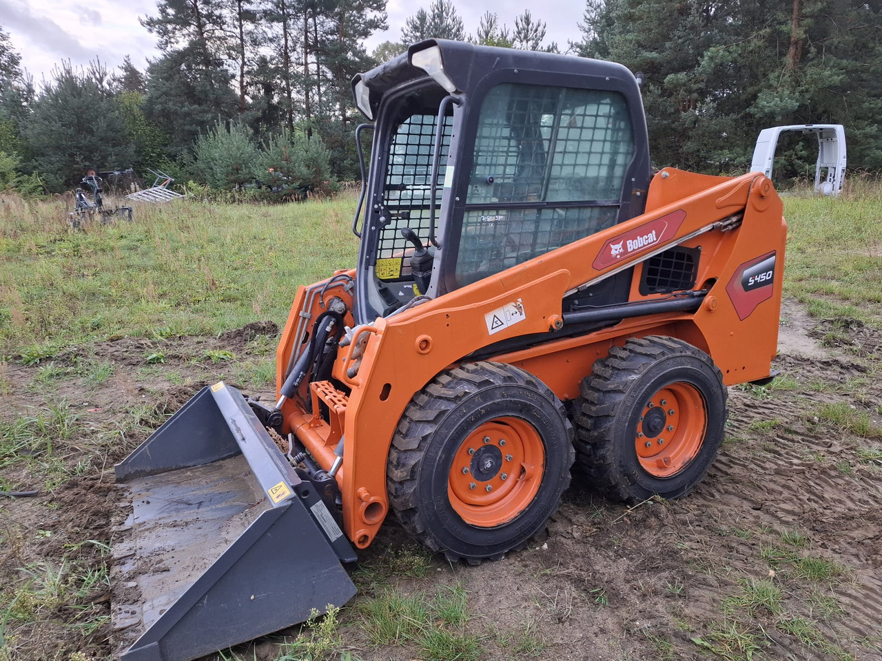 BOBCAT S450 - Kompaktiekrāvējs: foto 5 BOBCAT S450 - Kompaktiekrāvējs: foto 5
