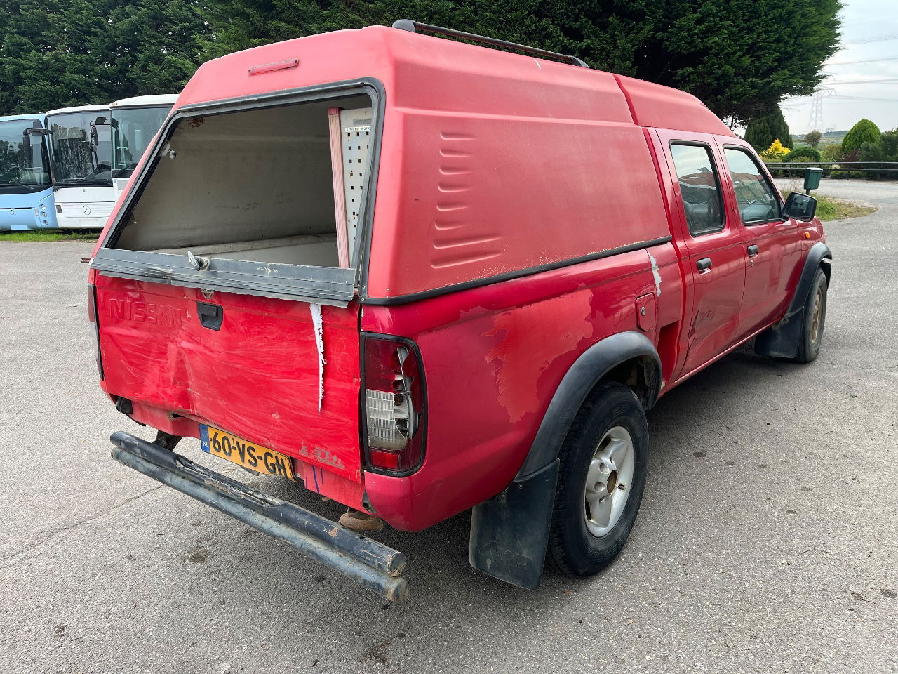 Nissan 4x4 - Pikaps: foto 3 Nissan 4x4 - Pikaps: foto 3