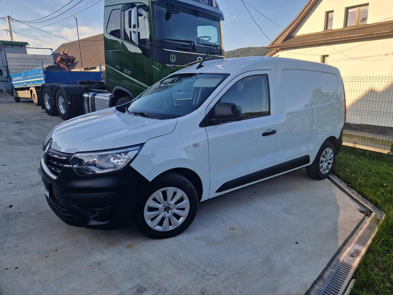 RENAULT EXPRESS - Mazs furgons: foto 2 RENAULT EXPRESS - Mazs furgons: foto 2