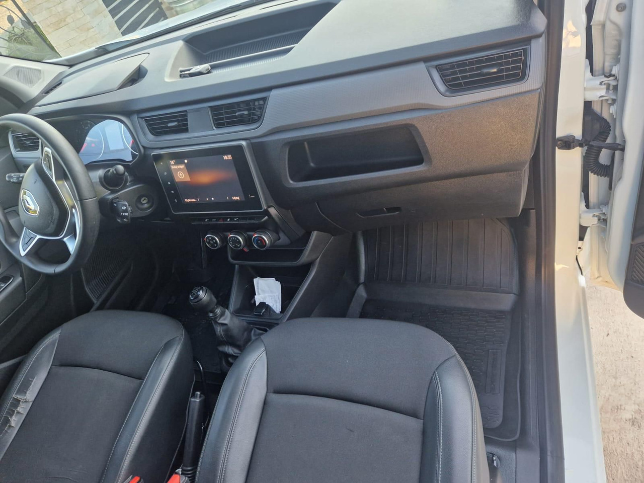 RENAULT EXPRESS - Mazs furgons: foto 4 RENAULT EXPRESS - Mazs furgons: foto 4