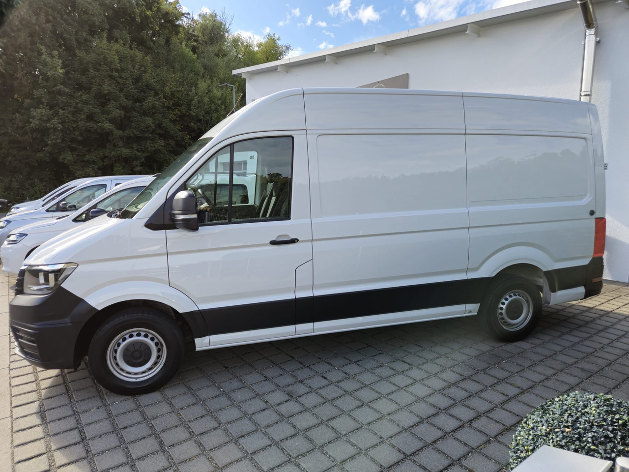 VOLKSWAGEN Crafter 35 mittellang Hochdach AppConnect/Kamera - Kravas mikroautobuss: foto 3 VOLKSWAGEN Crafter 35 mittellang Hochdach AppConnect/Kamera - Kravas mikroautobuss: foto 3