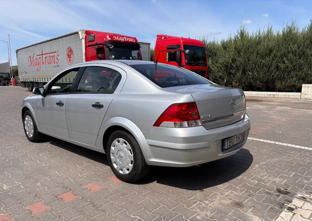 Opel Astra 1.6 Edition - Sedans: foto 5 Opel Astra 1.6 Edition - Sedans: foto 5