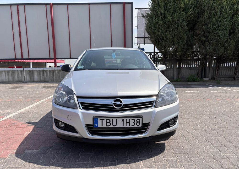 Opel Astra 1.6 Edition - Sedans: foto 3 Opel Astra 1.6 Edition - Sedans: foto 3