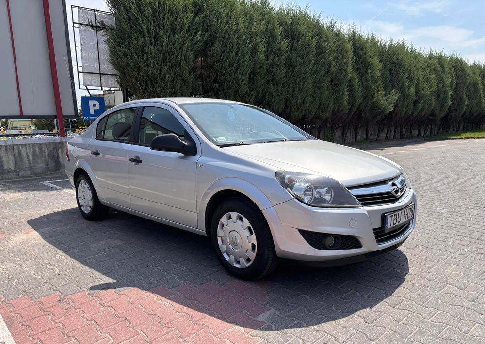 Opel Astra 1.6 Edition - Sedans: foto 1 Opel Astra 1.6 Edition - Sedans: foto 1