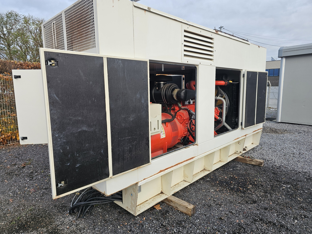 SCANIA 400KVA - Elektroģenerators: foto 1 SCANIA 400KVA - Elektroģenerators: foto 1