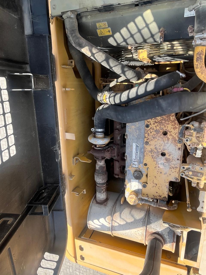 CATERPILLAR 323DL - Kāpurķēžu ekskavators: foto 2 CATERPILLAR 323DL - Kāpurķēžu ekskavators: foto 2