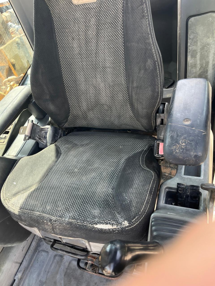 CATERPILLAR 323DL - Kāpurķēžu ekskavators: foto 5 CATERPILLAR 323DL - Kāpurķēžu ekskavators: foto 5