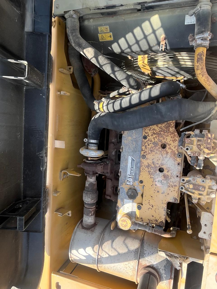 CATERPILLAR 323DL - Kāpurķēžu ekskavators: foto 4 CATERPILLAR 323DL - Kāpurķēžu ekskavators: foto 4